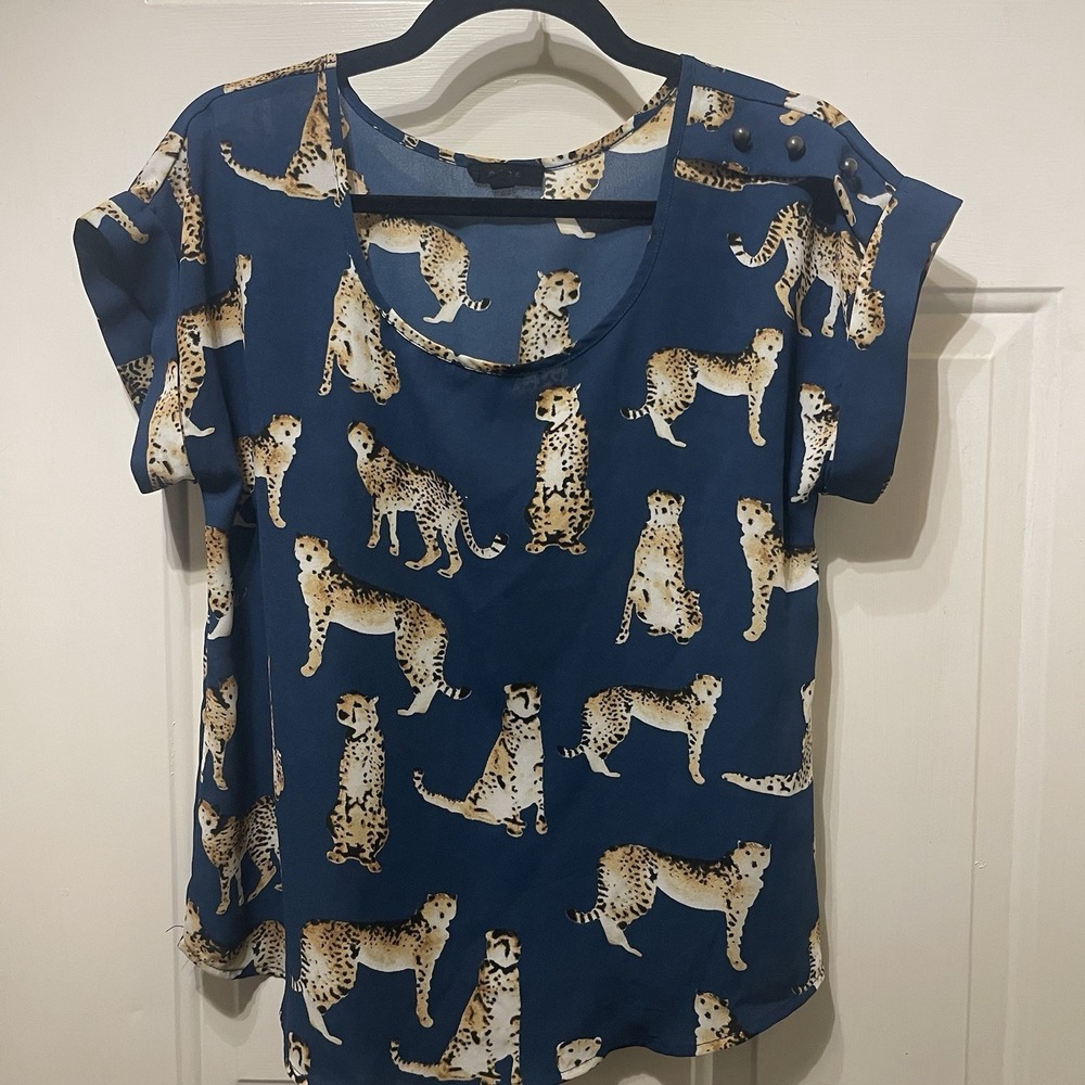 EDGE Blue Cheetah Short Sleeve Shirt Blouse Med